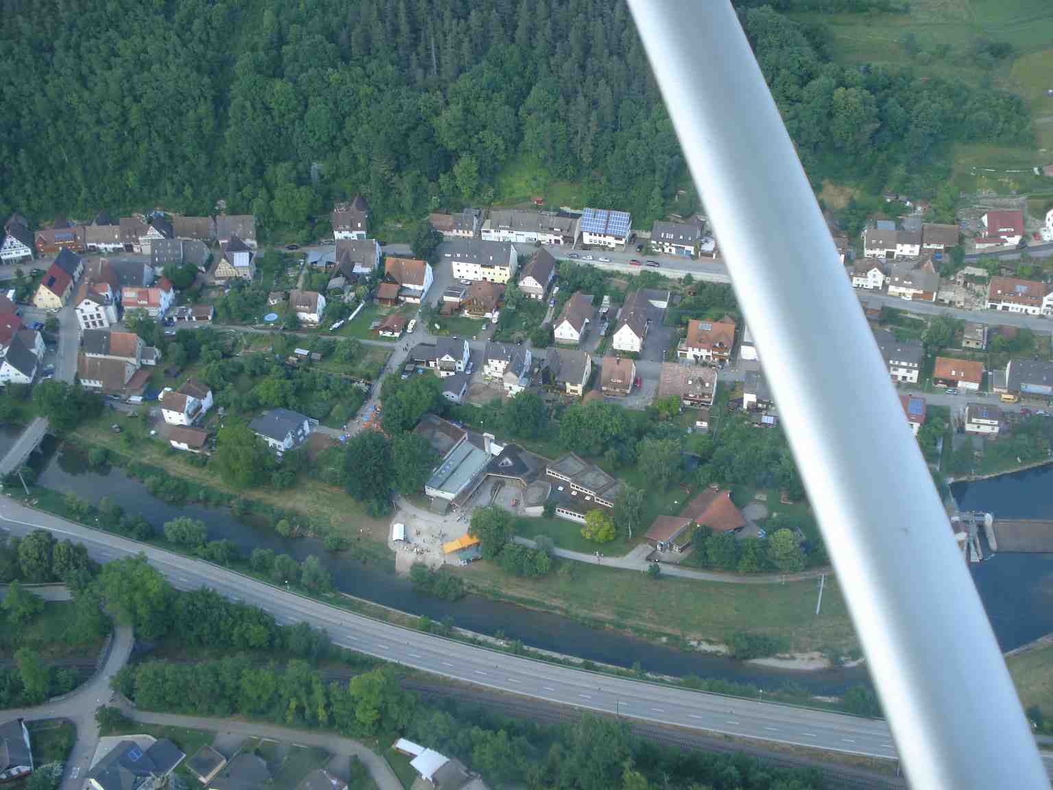 Neckartal - Luftaufnahme von Fischingen